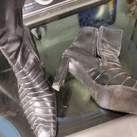 Women's boot - Picture 3 of 3